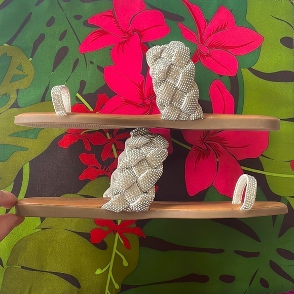 Brand New Madden Girl Braided Rhinestone Toe Strap Slip On Tate Sandals - Picture 8 of 12